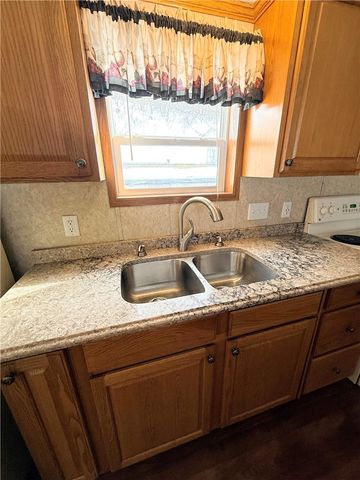 212 Rustic Ridge Ln, Summit Twp, PA 16002