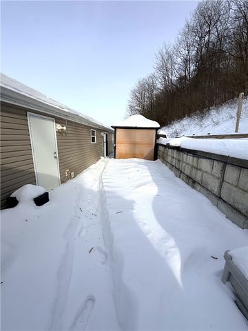 212 Rustic Ridge Ln, Summit Twp, PA 16002