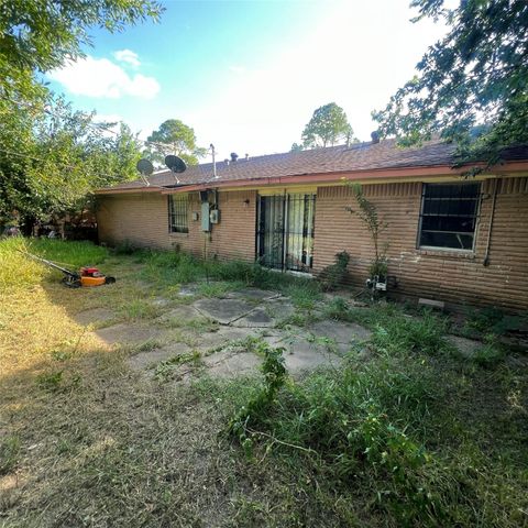 5607 Greylog Drive, Houston, TX 77048