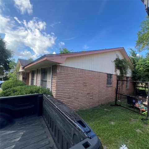 5607 Greylog Drive, Houston, TX 77048