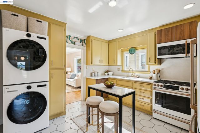 5335 El Camile Ave, Oakland, CA 94619