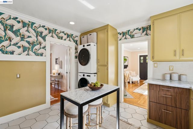 5335 El Camile Ave, Oakland, CA 94619