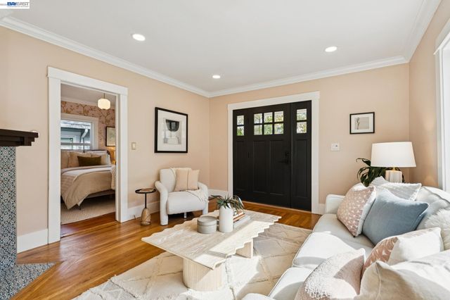 5335 El Camile Ave, Oakland, CA 94619