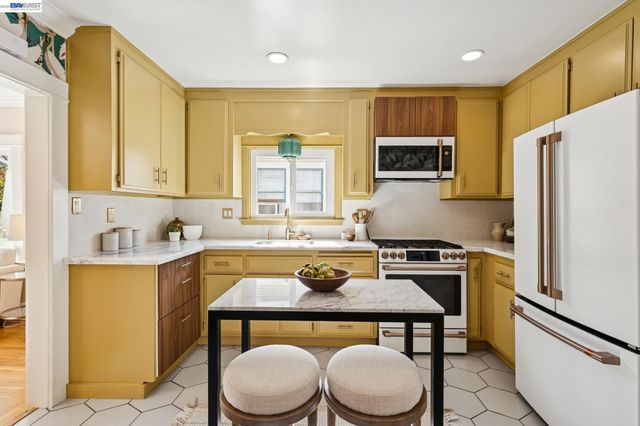 5335 El Camile Ave, Oakland, CA 94619