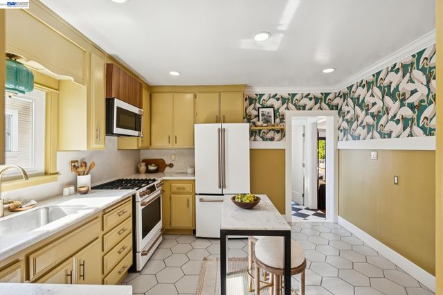 5335 El Camile Ave, Oakland, CA 94619