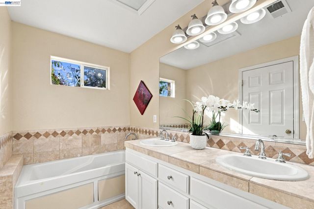 2158 Capitol Park Ct, San Jose, CA 95132