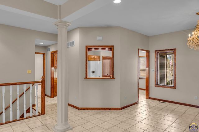 2405 SE Saturn DR, Topeka, KS 66605