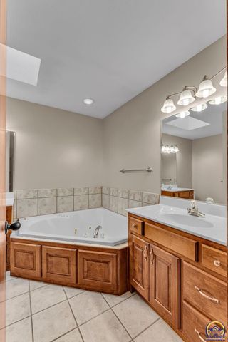 2405 SE Saturn DR, Topeka, KS 66605