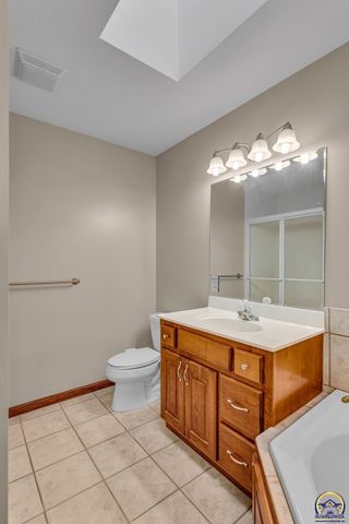 2405 SE Saturn DR, Topeka, KS 66605