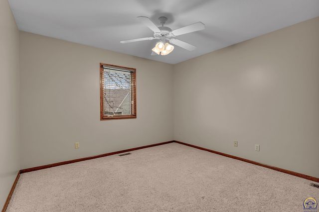 2405 SE Saturn DR, Topeka, KS 66605