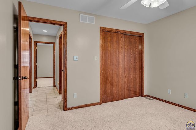 2405 SE Saturn DR, Topeka, KS 66605