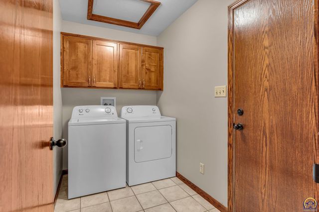 2405 SE Saturn DR, Topeka, KS 66605