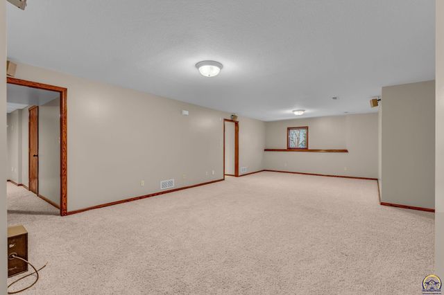 2405 SE Saturn DR, Topeka, KS 66605