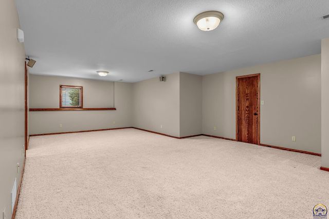 2405 SE Saturn DR, Topeka, KS 66605