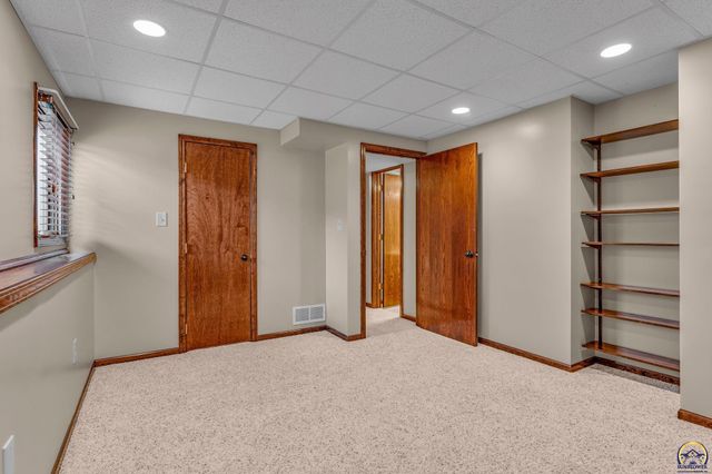 2405 SE Saturn DR, Topeka, KS 66605