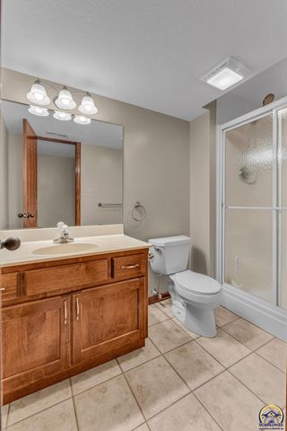 2405 SE Saturn DR, Topeka, KS 66605