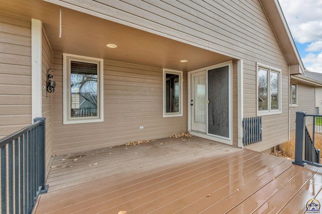 2405 SE Saturn DR, Topeka, KS 66605