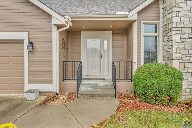 2405 SE Saturn DR, Topeka, KS 66605