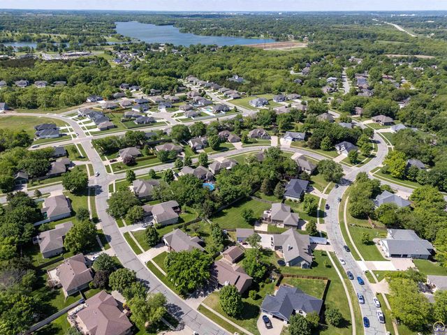 2405 SE Saturn DR, Topeka, KS 66605