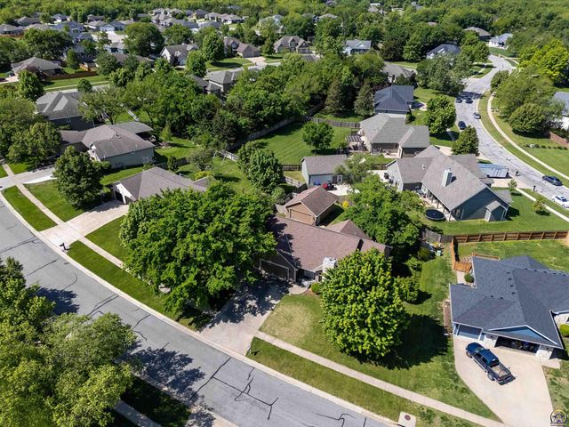 2405 SE Saturn DR, Topeka, KS 66605