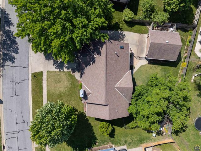 2405 SE Saturn DR, Topeka, KS 66605