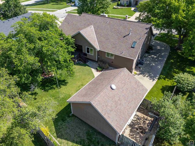 2405 SE Saturn DR, Topeka, KS 66605