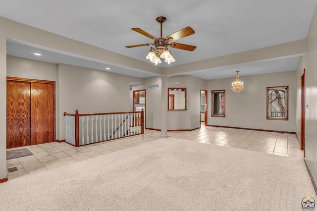 2405 SE Saturn DR, Topeka, KS 66605