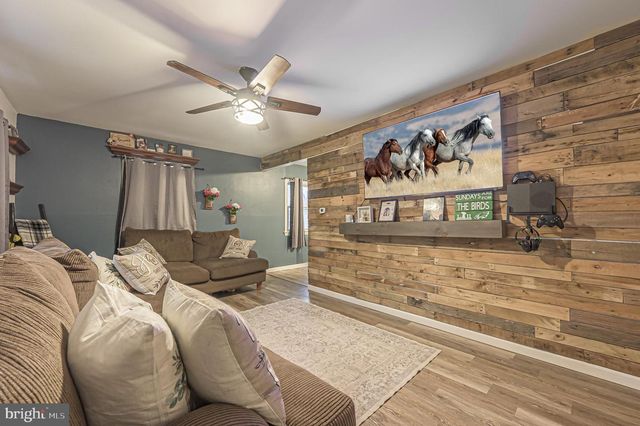 105 DELWYN LN, Williamstown, NJ 08094