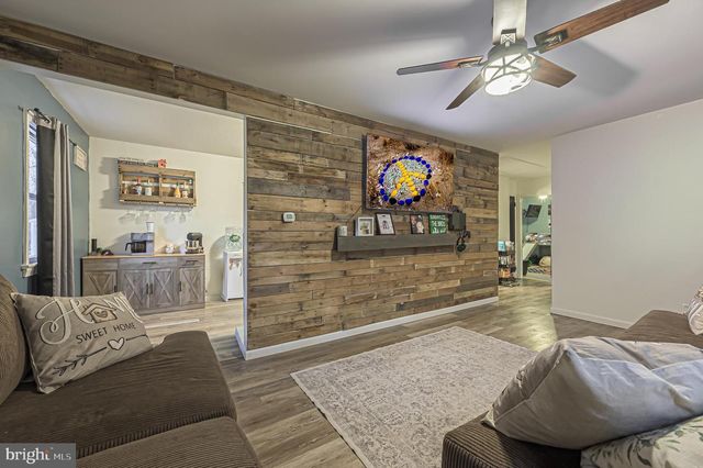 105 DELWYN LN, Williamstown, NJ 08094