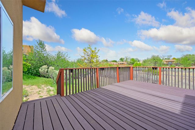 2359 Camino Pintores, Santa Fe, NM 87505