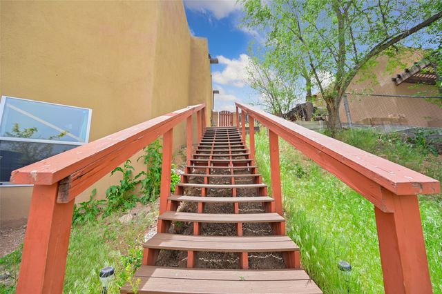 2359 Camino Pintores, Santa Fe, NM 87505