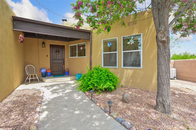 2359 Camino Pintores, Santa Fe, NM 87505