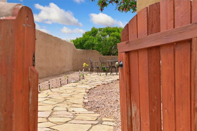 2359 Camino Pintores, Santa Fe, NM 87505