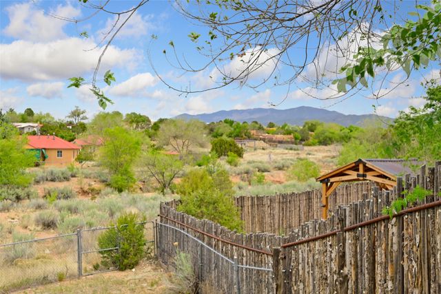 2359 Camino Pintores, Santa Fe, NM 87505