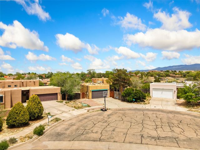 2359 Camino Pintores, Santa Fe, NM 87505