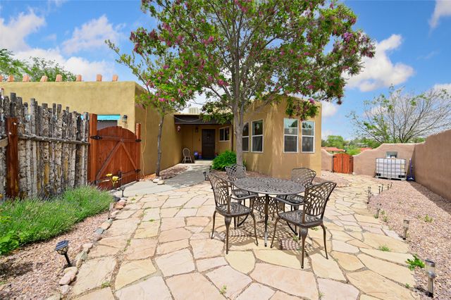 2359 Camino Pintores, Santa Fe, NM 87505