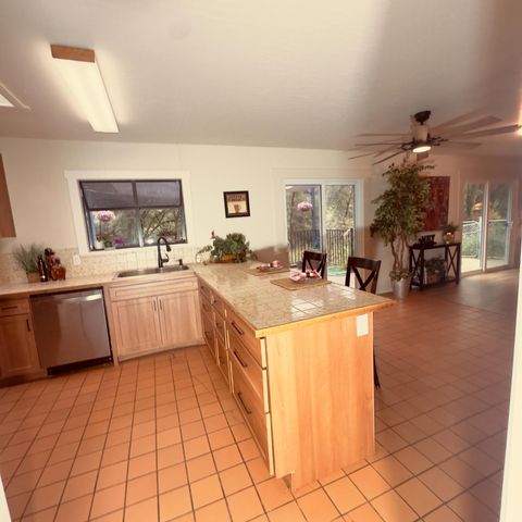 17689 Brewer Rd, Grass Valley, CA 95949