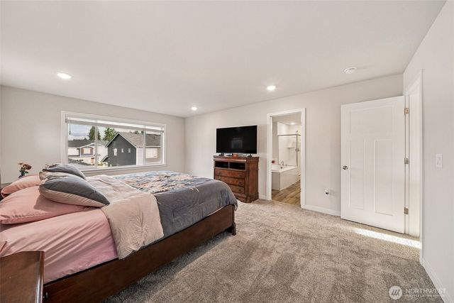 13225 Pines Lane E, Puyallup, WA 98374