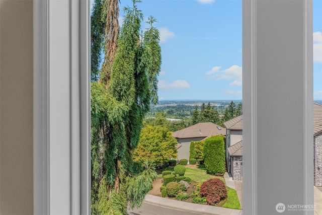 2222 NW Iris Court, Camas, WA 98607