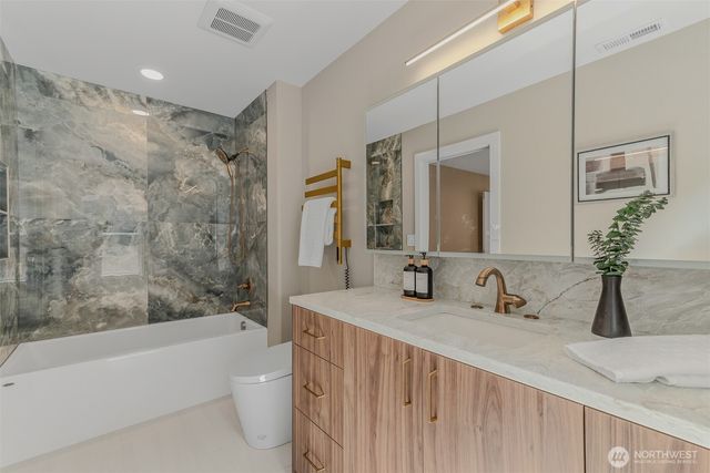 2222 NW Iris Court, Camas, WA 98607