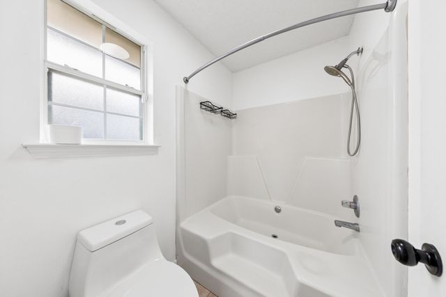 422 Pristine Water Lane, Mary Esther, FL 32569