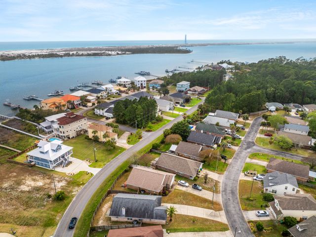 422 Pristine Water Lane, Mary Esther, FL 32569