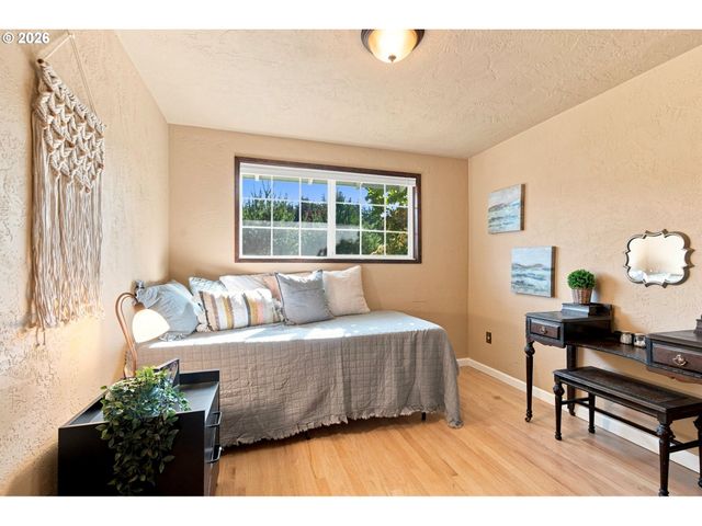 6675 Se KERN Ct, Milwaukie, OR 97267