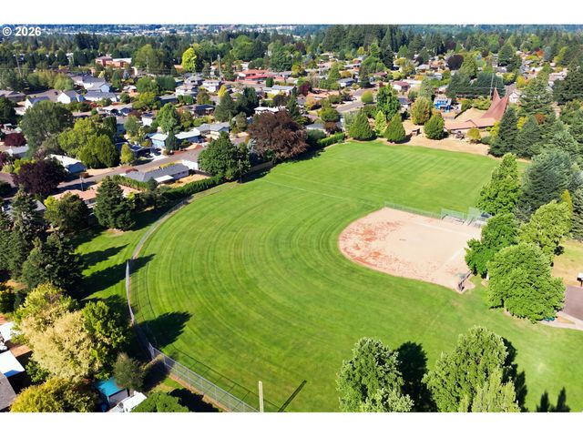 6675 Se KERN Ct, Milwaukie, OR 97267