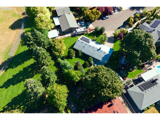 6675 Se KERN Ct, Milwaukie, OR 97267