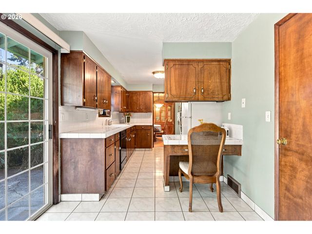 6675 Se KERN Ct, Milwaukie, OR 97267
