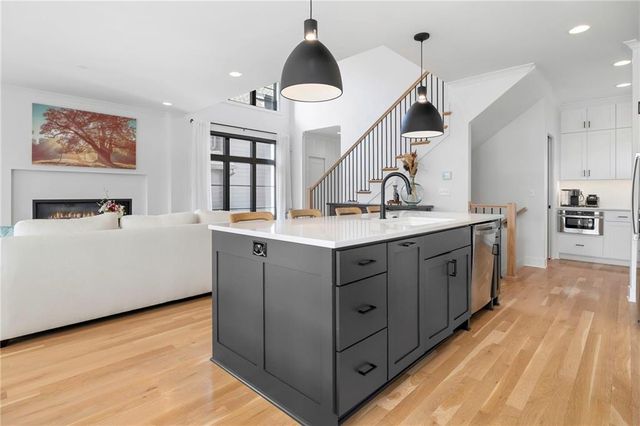 2207 W 48th Street, Westwood, KS 66205