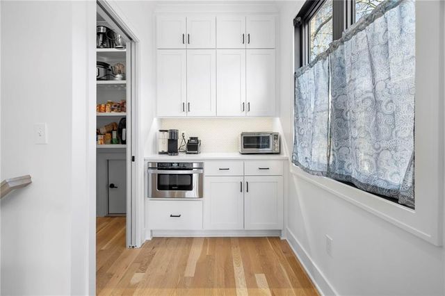 2207 W 48th Street, Westwood, KS 66205