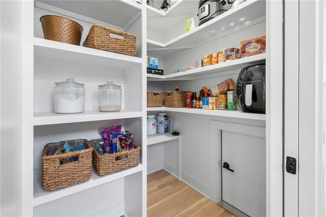 2207 W 48th Street, Westwood, KS 66205