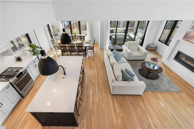 2207 W 48th Street, Westwood, KS 66205